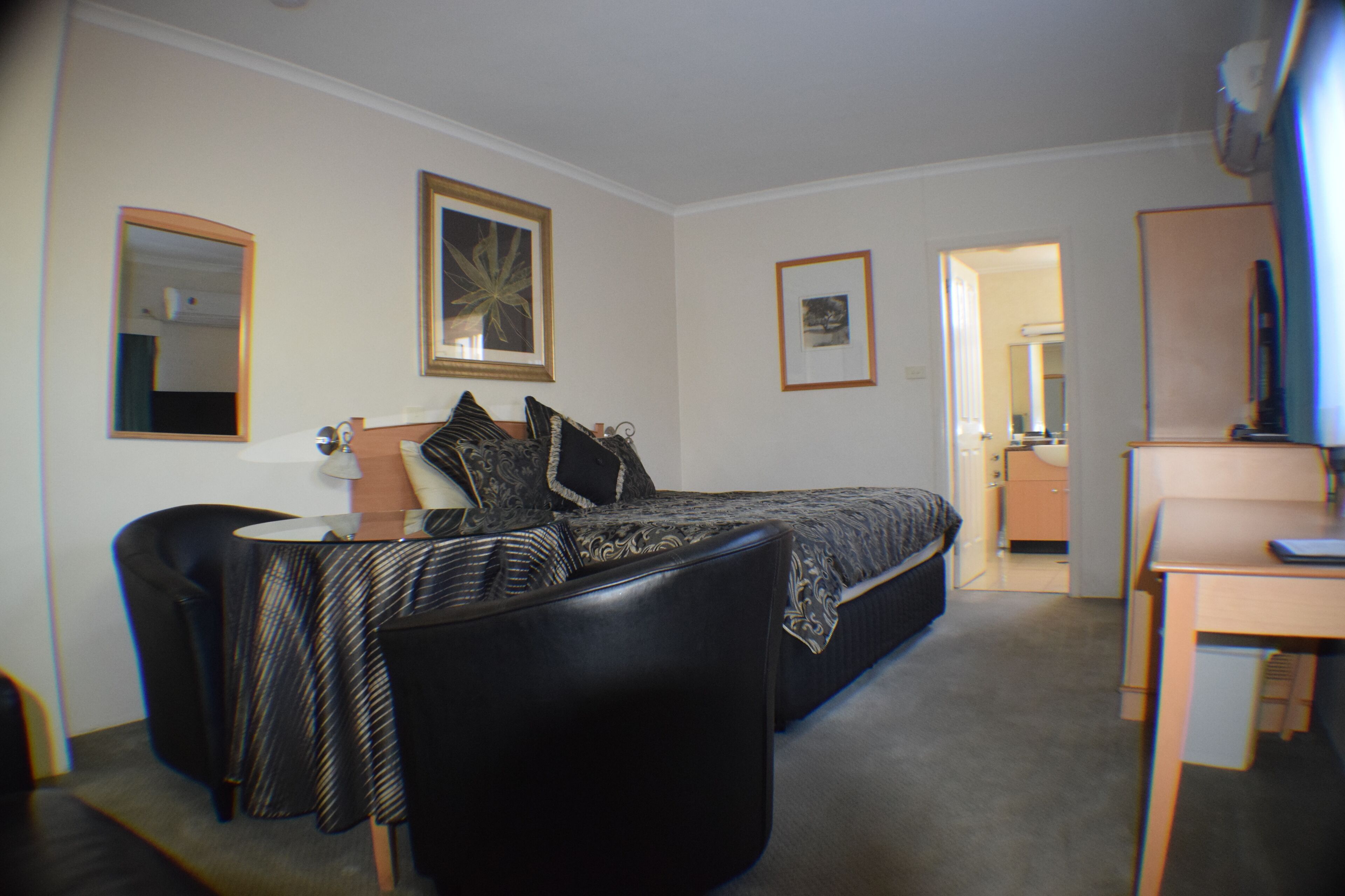 Spa Suite | Desk, iron/ironing board, free WiFi, bed sheets