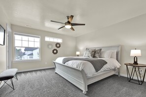 3 bedrooms, desk, iron/ironing board, free WiFi