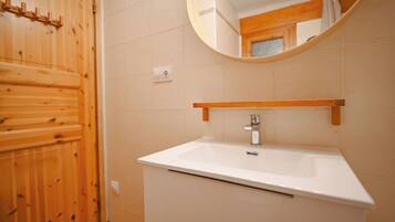 Combined shower/tub, hair dryer, towels, soap