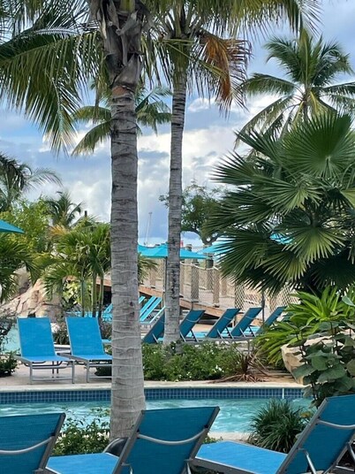 Amazing Island Cottage/2BR in the heart of Nassau! Best location! No car needed!