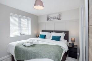 2 bedrooms, desk, iron/ironing board, free WiFi