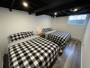 5 bedrooms, free WiFi, bed sheets