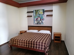 1 chambre, fer et planche Ă repasser, Wi-Fi gratuit, draps fournis