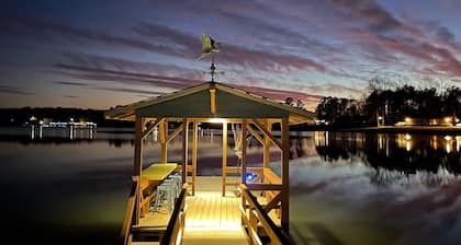 Blue Heron Guest House on Lake Harding Hot Tub & Kayaks