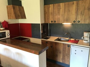Micro-ondes, plaque de cuisson, lave-vaisselle