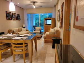 Télévision à écran plat