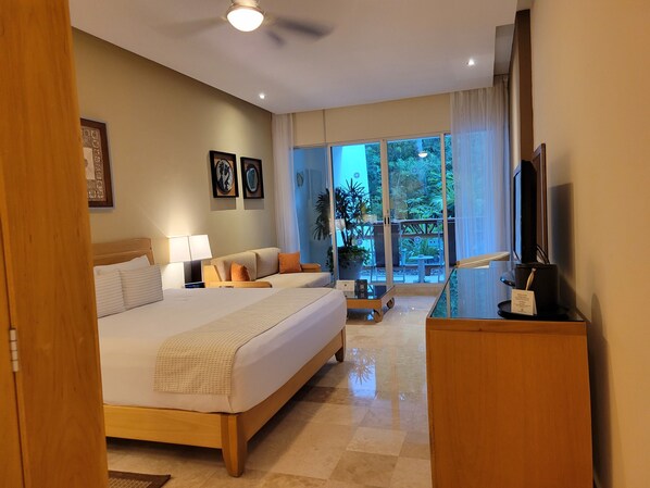 2 chambres, coffres-forts dans les chambres, bureau