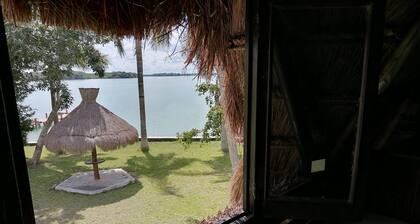 Cabin at the foot of the lagoon