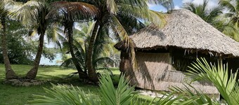 Cabin at the foot of the lagoon