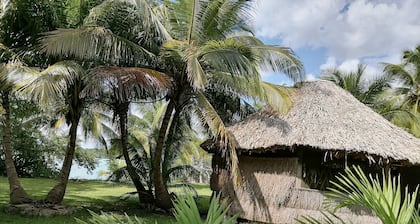 Cabin at the foot of the lagoon