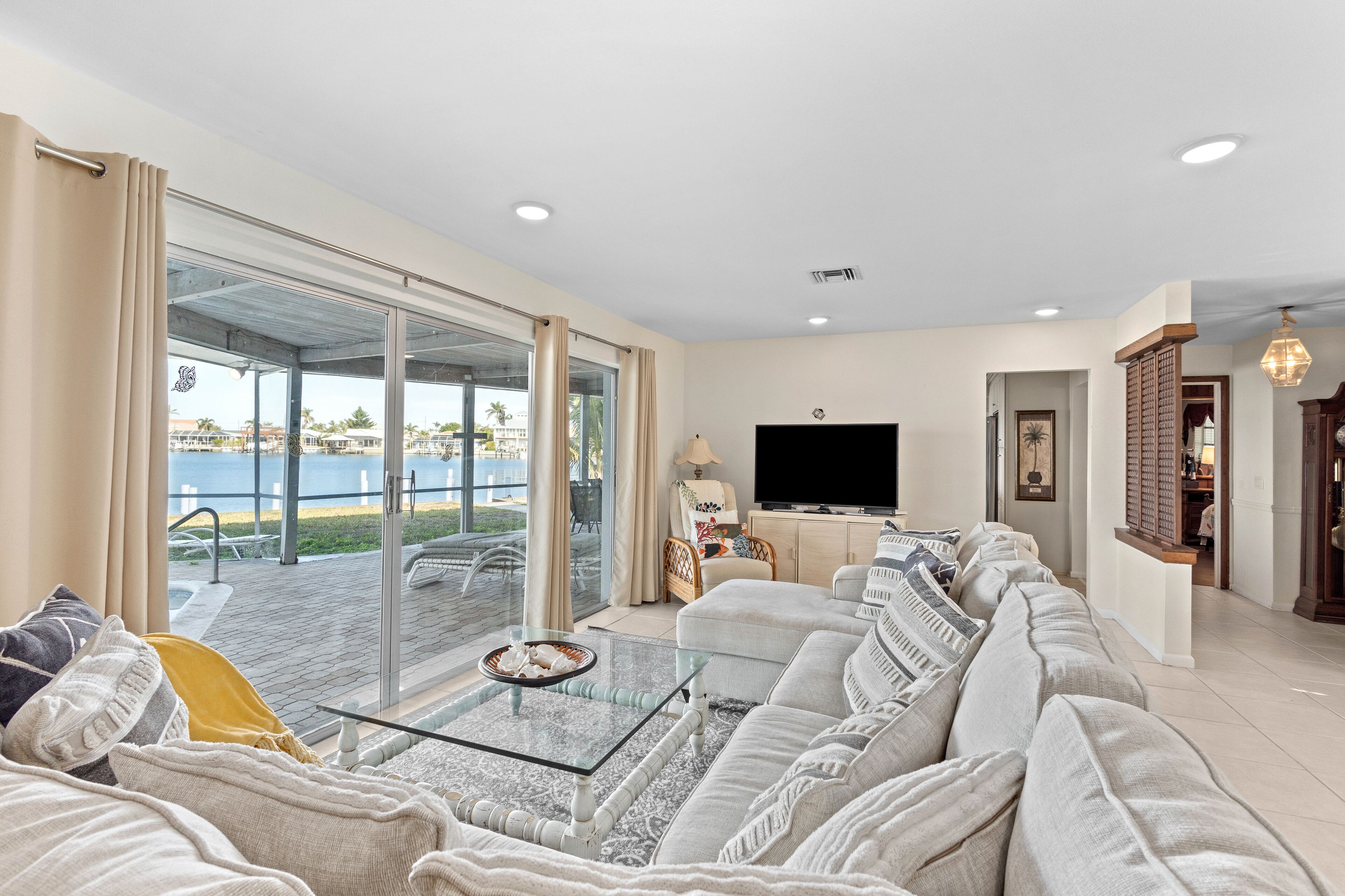 Dog-Friendly Home and Guest House with Private Pool & Fast WiFi - Snowbirds OK