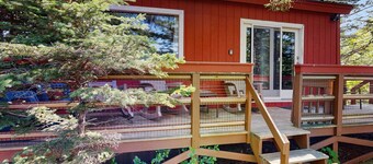 Secluded Sunset Point mountain top cabin, wifi, Dish TV, firepit