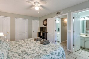 1 bedroom, iron/ironing board, Internet, bed sheets - 1st-Floor Resort Condo in PCB - Walk to Beach! (Panama City Beach)