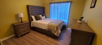 Warm, Charming, Relaxing stay in Lawrenceville.