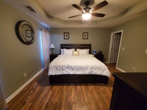 3 室のベッドルーム、アイロン / アイロン台、WiFi、ベッドシーツ