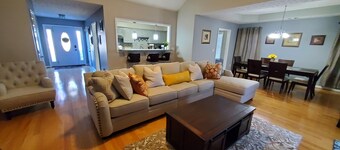 Warm, Charming, Relaxing stay in Lawrenceville.