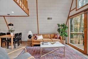 Smart-TV, peis og bøker