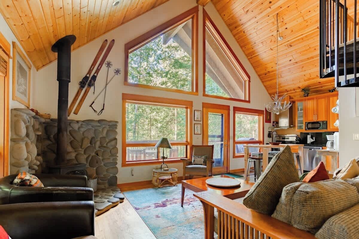 Smart-TV, Kamin, Arbeitsbereiche