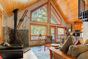 TV connectée, cheminée, espaces bureaux