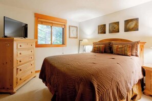 3 bedrooms, iron/ironing board, travel cot, free WiFi