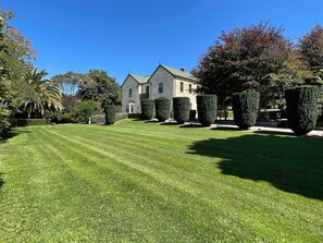 Garden - Casa Nova House (Oamaru)