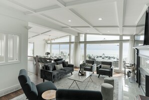 Valley view - Stunning Views of the Okanagan Lake (West Kelowna)