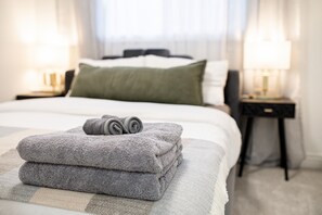 Hus – panorama, 3 soverom, utsikt mot innsjø | 3 soverom, sengetøy av topp kvalitet, memory foam-senger og skrivebord