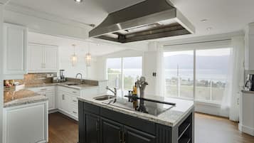 Panoramic House, 3 Bedrooms, Lake View | 3 bedrooms, premium bedding, memory foam beds, desk