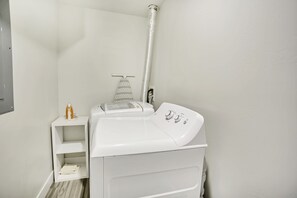 Design Apartment | Laundry - NEW FURNISHED 2bd APT GREAT for Long Stays (Orem)