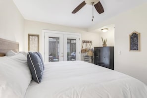 3 bedrooms, iron/ironing board, free WiFi, bed sheets - The Starfish & Coffee Spot - Canopy Vacations (Panama City Beach)