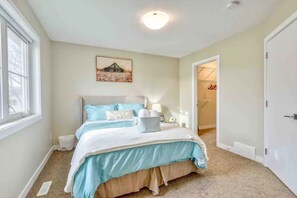 Casa de ciudad empresarial | 3 habitaciones, muebles diferentes, cortinas blackout y insonorización