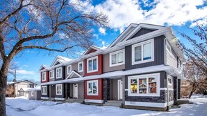 Exterior - Beautiful Townhome Downtown Area (Edmonton)