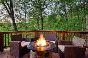 Property grounds - Huckle-beary Hideaway (Sevierville)