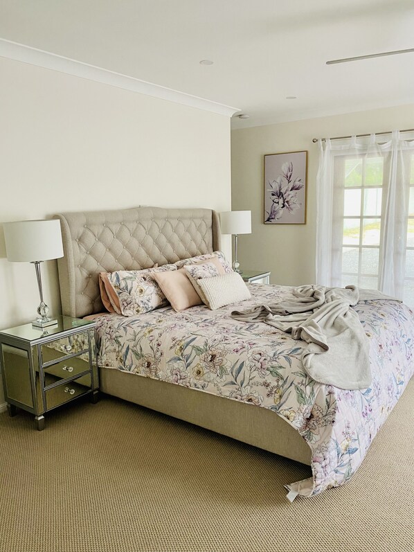 4 bedrooms, desk, iron/ironing board, free WiFi