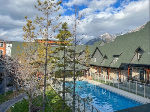 Relaxing Mountain Getaway at Mystic Springs