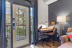 Interior - Relaxing Mountain Getaway at Mystic Springs (Canmore)