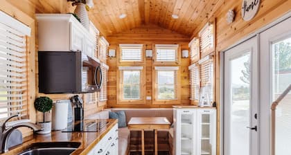 Couples’ Escape Near Zion | Pet Friendly