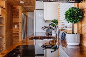 Interior - Couples’ Escape Near Zion | Pet Friendly (Apple Valley)