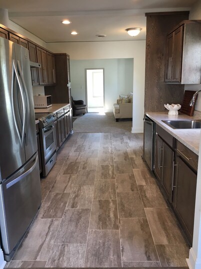 Newly remodeled 3 bdrm, walk to park, restaurants