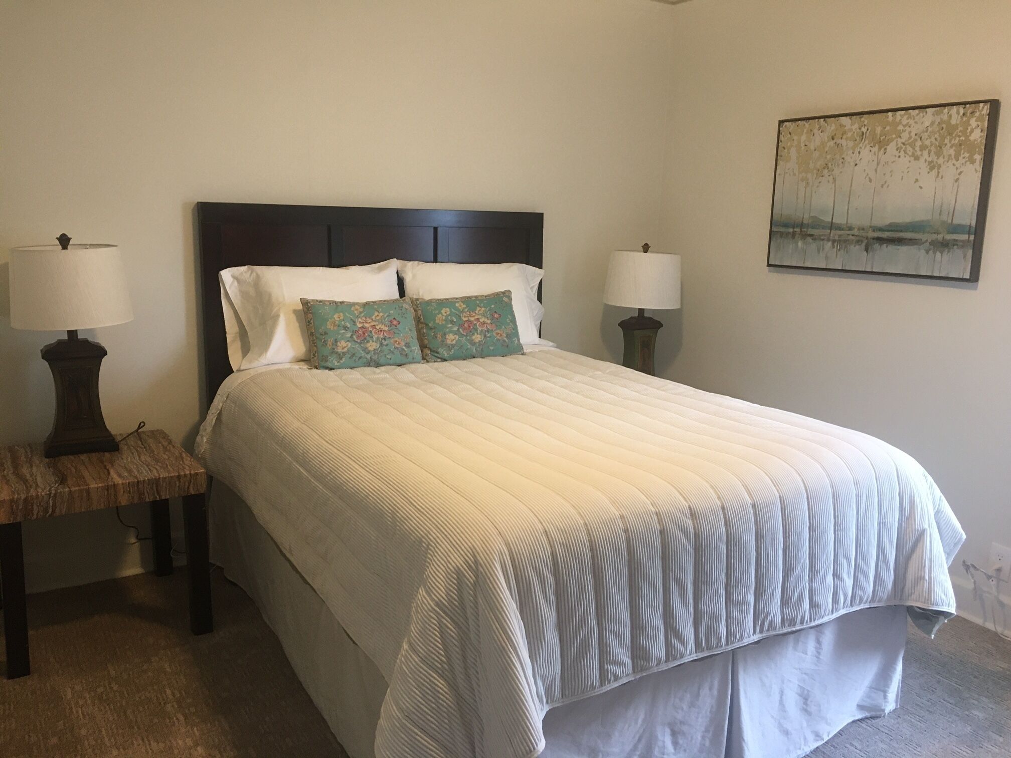 3 makuuhuonetta, silitysrauta/-lauta, ilmainen Wi-Fi, vuodevaatteet