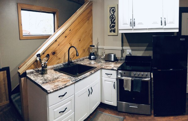 Microwave, oven, stovetop, coffee/tea maker
