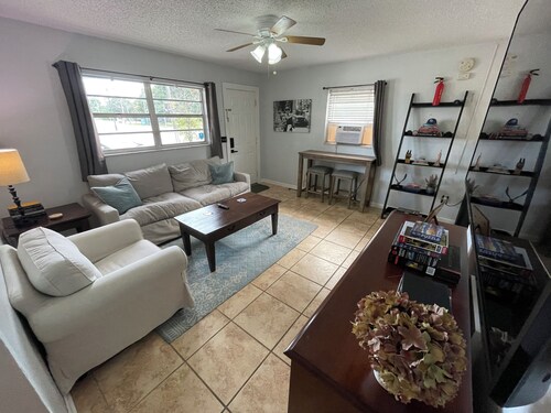 Riverwalk Retreat - Steps from Armature Works, The Pearl, ULELE, and Downtown