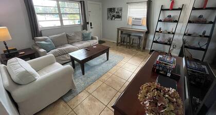Riverwalk Retreat - Steps from Armature Works, The Pearl, ULELE, and Downtown