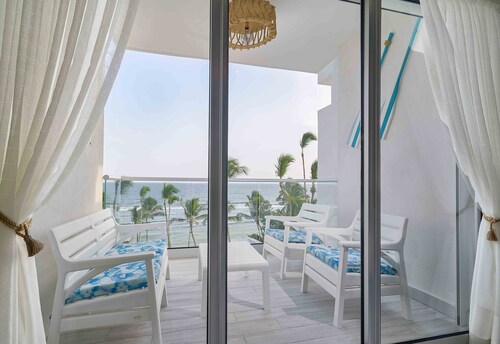 Master Suite Over The Caribbean Sea