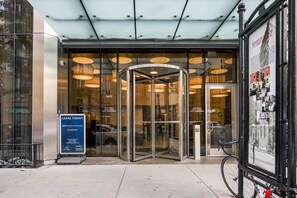 Exterior detail - Airy South Loop 1BR w/ Lounge, Pool & Gym near Grant Park, by Blueground (Chicago)