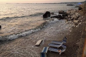 Una playa cerca