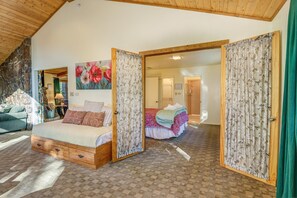 2 habitaciones, tabla de planchar con plancha, cuna de viaje y wifi
