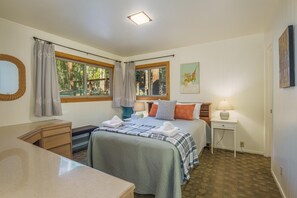 2 slaapkamers, een strijkplank/strijkijzer, reisbedje, wifi