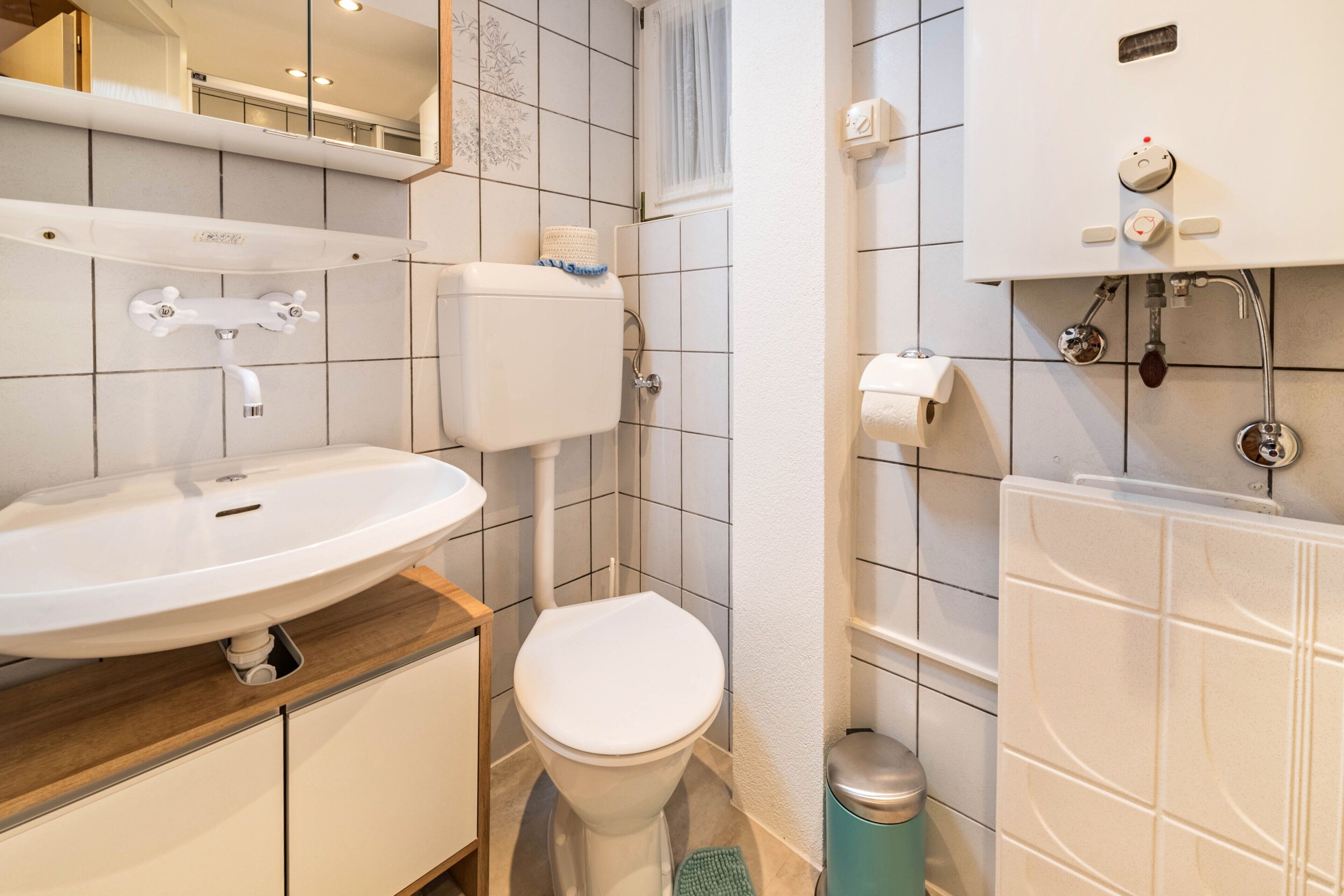 A bathroom with a sink, toilet, and bathtub.