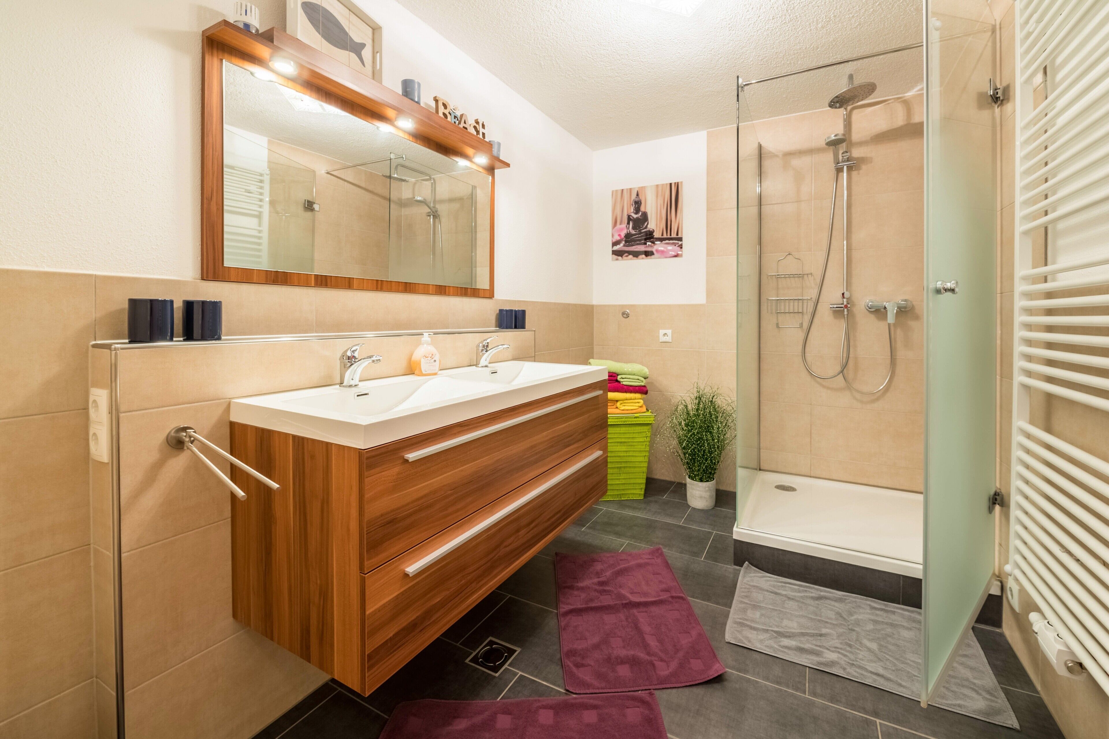 Dusche, Haartrockner, Handtücher